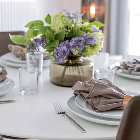 Huswell - Spacious & Light With Double Terrace *